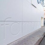 Fachada ventilada de Butech realizada con KRION® en la Farmacia Font de Mora