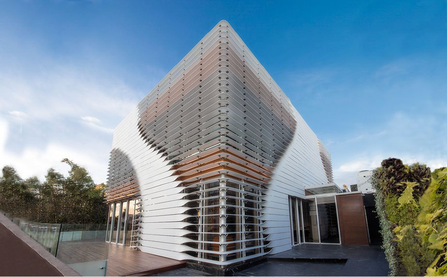 Villa GAPI, un bistró chic con piel de KRION® by Lofti Sidirahal