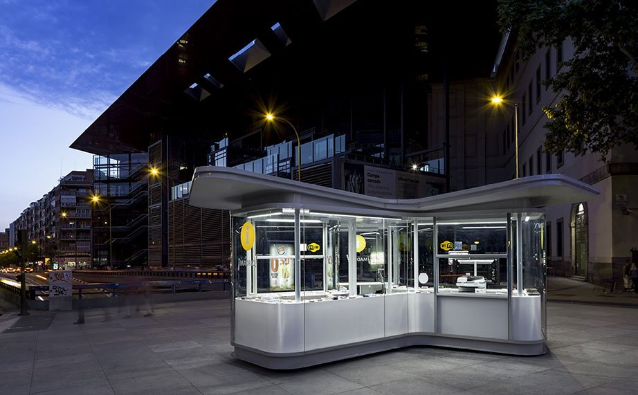 Jose Manuel Sanz Aquitectos + Irene Brea create tourist information kiosks in Madrid with KRION® - Solid Surface