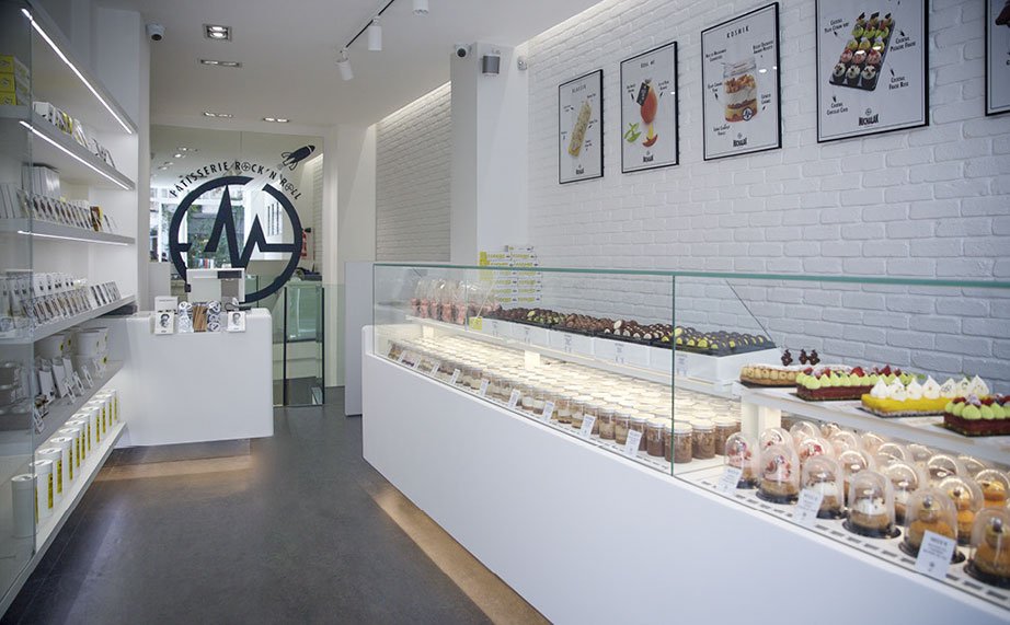 An elegant refrigerated display made from Krion® to highlight the creations of Christophe Michalak in Paris