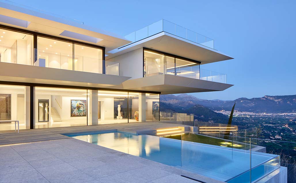 Gras Arquitectos cuenta con KRION y Butech en la fachada de Where Eagles Dare - Solid Surface