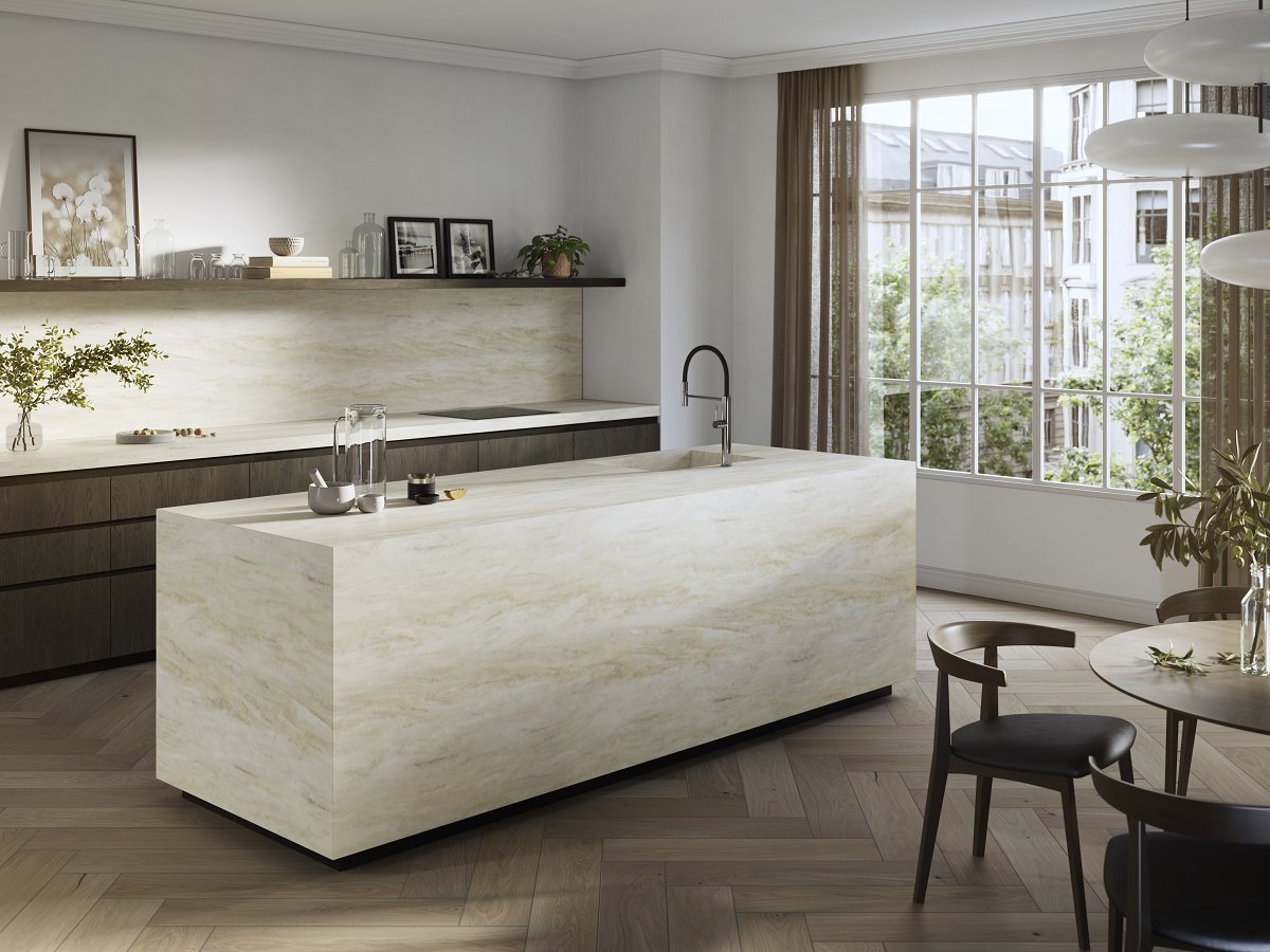 cocina abierta al salón con solid surface