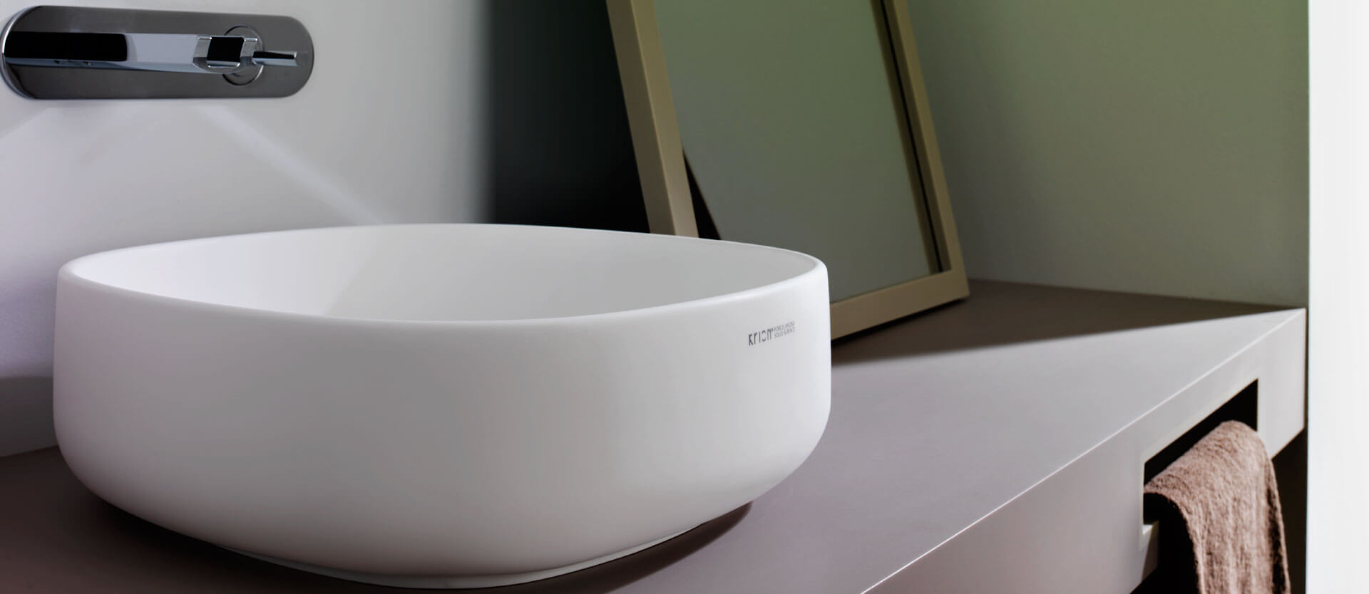 Op maat gemaakte Krion® solid surface-wastafel met thermoformeermogelijkheden