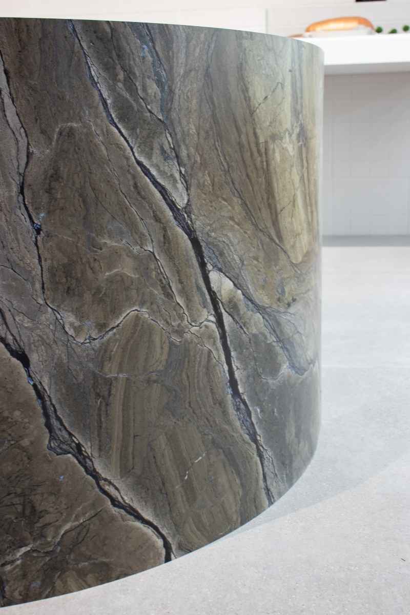 alluslate curvado
