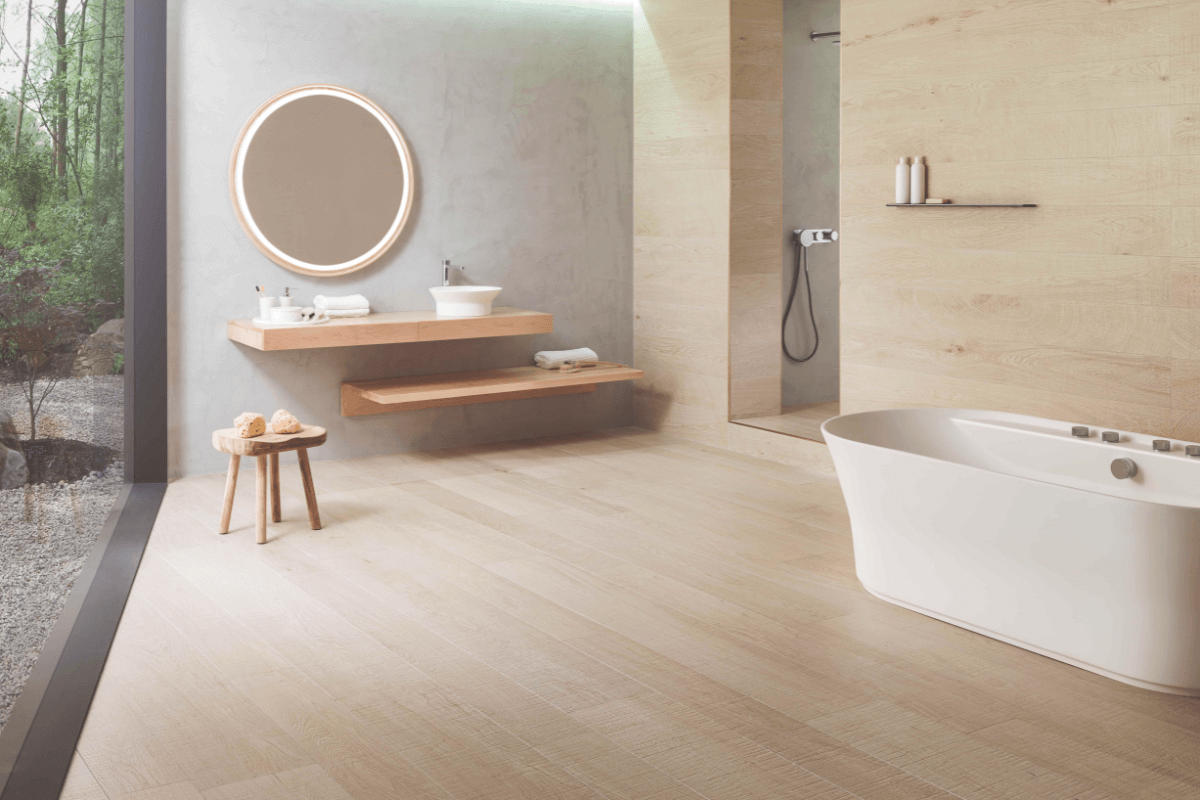 Bagno minimalista con specchio Tono Krion